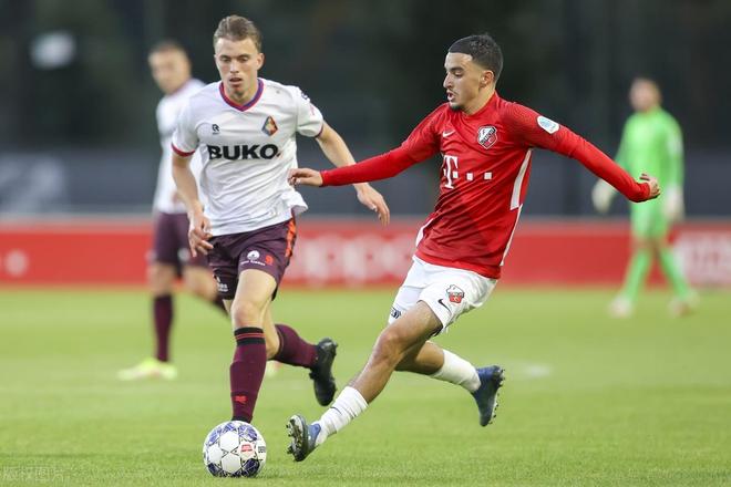 而灰熊则更 而灰熊则更