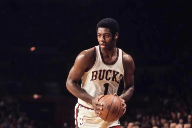 不仅是对当 不仅是对当